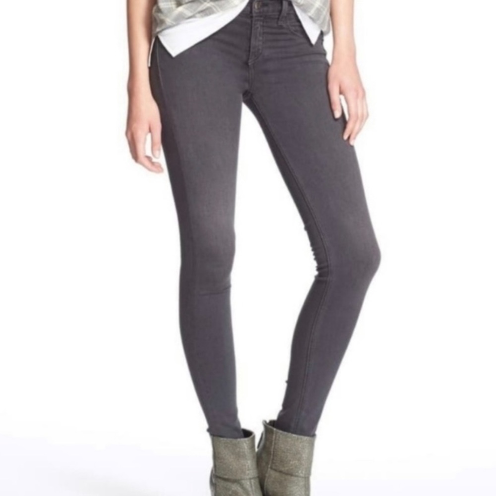 GAP Gray High-Rise Jeggings in Excellent Condition!